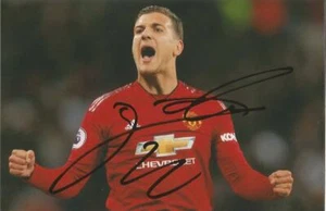 MAN UNITED: DIOGO DALOT SIGNED 6x4 ACTION PHOTO+COA - Picture 1 of 1