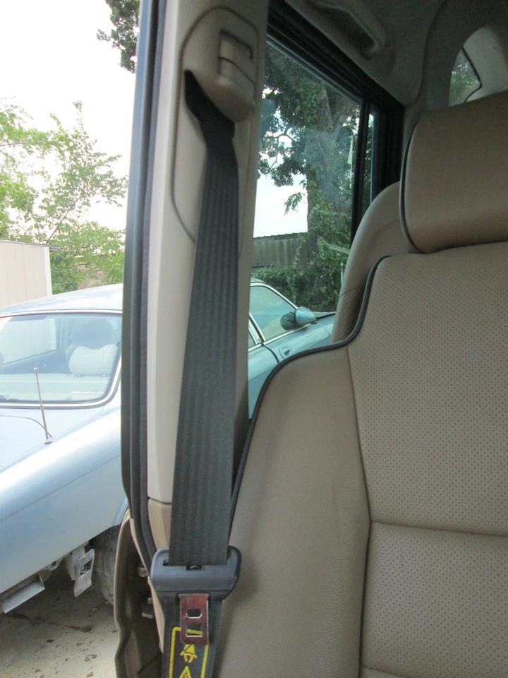 LAND ROVER DISCOVERY II RIGHT FRONT SEAT BELT 1999-2000-2001-2002-2003-2004 - Image 1 of 1