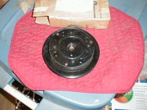 NOS MOPAR 1968-73 A/C COMPRESSOR PULLEY & HUB MOST CARS - Picture 1 of 1