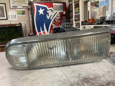 Headlamp Assembly CHEVY CHEVROLET S10 Right 98 99 00 01 02 03 04 RH LIGHT FOGGY - Image 1 of 3