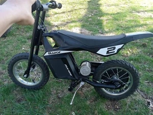 Razor MX125 Dirt Rocket Electric Motocross Bike for Kids - Picture 1 of 5