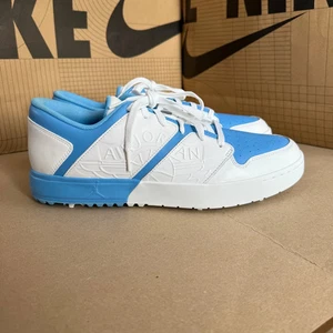 Zapatos de golf Air Jordan Retro 1 'UNC' blancos/azul universitario FZ4153-101 para hombre talla 10,5 - Imagen 1 de 10