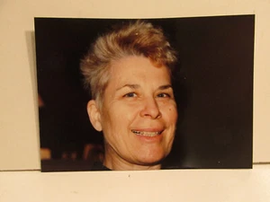 1980S VINTAGE FOUND PHOTOGRAPH COLOR ART OLD PHOTO BLONDE WOMAN SHORT HAIR PIC - Picture 1 of 4