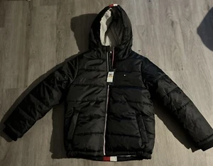 HILFIGER LOGO WATTIERTE JACKE JUNGEN (8) TOMMY HILFIGER NEU MIT ETIKETT - Bild 1 von 5