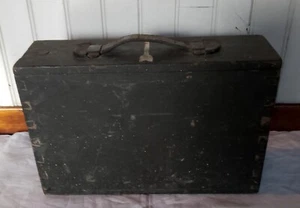 Ancienne caisse à munitions en bois pour mitrailleuse 1ère guerre mondiale 1915 - Photo 1/23