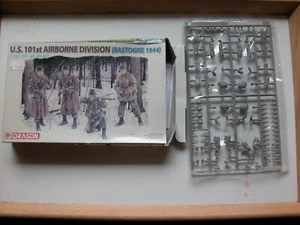 Dragon 6059 German Panzer Grenadiers (Kharkov 1943 )  1/35  ungebaut - Bild 1 von 1