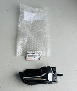 Toyota RH Pass Side Inside Front Door Handle 69205-47020-C0 OEM Genuine NEW - Bild 1 von 6