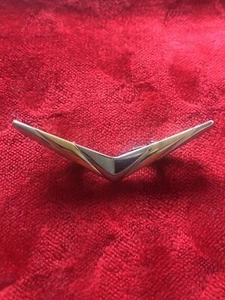 Spilla bicolore vintage elegante dal design con clip da fissare - Foto 1 di 5