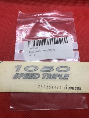 5-11 Speed Triple 1050 New Genuine TRIUMPH Fuel Tank Centre Decal Badge T2402591 - Image 1 of 4
