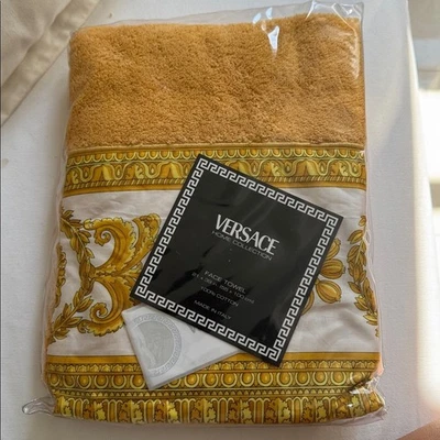 Nueva toalla facial Versace 21 x 39 pulgadas Foto 1 de 3