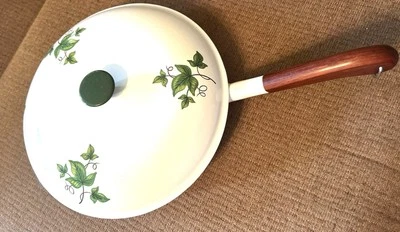 Prizer-Ware Enamel On Cast Iron Skillet With Lid Ivy Pattern NOS With Tags Green - Image 1 of 4