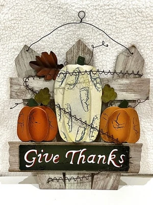 Perchas de madera para puertas de otoño hojas de otoño y calabazas / decoración de dar gracias Foto 1 de 4