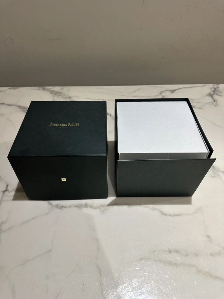 Caja Reloj Audemaars Piguet Vintage Estuche De Colección RARO Roble Real Verde Inc Cusion Foto 1 de 4