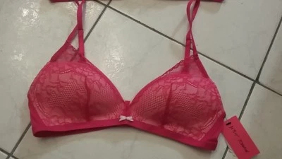 Nuevo con etiquetas Sujetador Betsey Johnson Talla M Encaje Sumergible Sin Alambres Bralette en Talla Mediana Foto 1 de 3