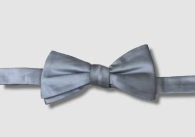 Pajarita ajustable preatada lisa plateada para hombre Alfani $47 Foto 1 de 4