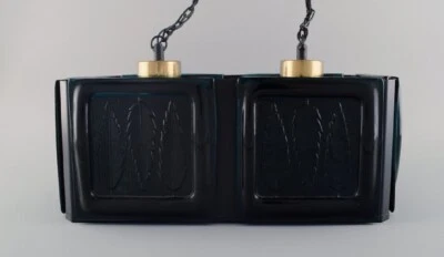 Design suédois. Plafonnier en métal laqué noir et verre d'art soufflé à la bo... - Photo 1/4