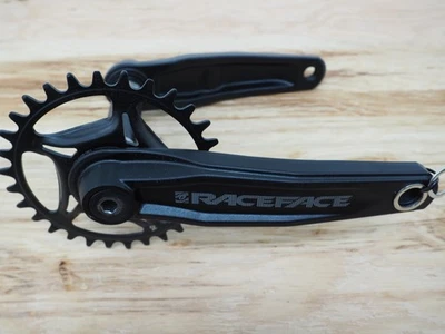 Juego de bielas RaceFace Aeffect Cinch 165 mm 30T MTB aleación negra 730 g TORNILLO RAYADO Foto 1 de 4