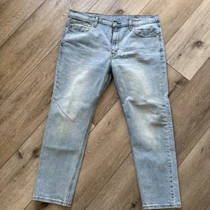Pantalones de mezclilla para hombre Levis 502 corte regular talla 38x30 lavado claro #768 - Imagen 1 de 17