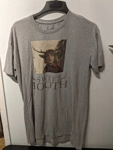 Camiseta gris grande Sweet Tooth fantasía TV drama cómic  - Imagen 1 de 5