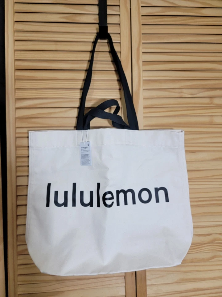 NUEVO ~ Bolso de Mano Lululemon Doble Asa Lona 17L Correa Negra Natural ~ Nuevo con Etiquetas Foto 1 de 3