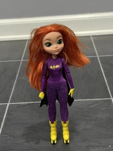 Muñeca Batgirl DC Super Hero Girls 11" Cartoon Network 2019 Mattel con patines - Imagen 1 de 6