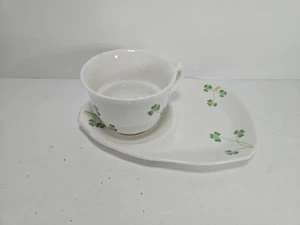 Juego de platos de té y merienda de trébol Nantucket - Trébol de diseño elegante y único. - Imagen 1 de 6