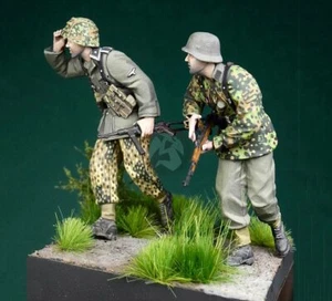 Rado 1/35 Under Fire Waffen-SS Soldiers 5.SS-Pz.Div Wiking 1944 (2 figuras) RDM35006 - Imagen 1 de 1
