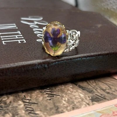 Anillo ajustable artesanal de acero inoxidable floral seco púrpura Foto 1 de 4