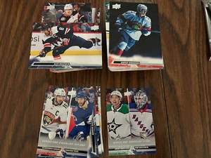 2022-23 JUEGO BASE COMPLETO MAZO SUPERIOR SERIE 1 (200 CARTAS) - Imagen 1 de 2