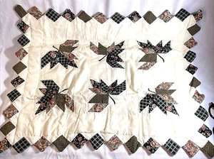 Schatztruhe Quilt Garten Blätter zusammengesetzt Standard Schein 20” x 26” - Bild 1 von 13