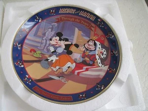 Disney Mickey and Minnie : Through the Years THE BRAVE LITTLE TAILOR Plate 2nd - Picture 1 of 5