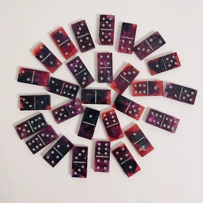 Juego de 28 fichas de dominó dobles de resina rojas moradas hechas a mano Foto 1 de 4