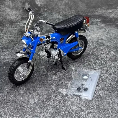 EBBRO 1/10 Scale Honda DAX ST50 1969 Blue Motorcycle Diecast Model Toy - Image 1 of 4