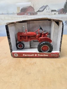 1/16 Ertl Farmall B Diecast Tractor - Picture 1 of 7
