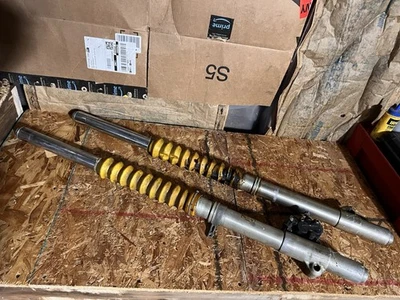 Horquillas delanteras Suzuki RM250 1987 con pinza de freno Foto 1 de 4