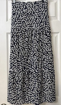 "Maxifalda para mujer AMANA floral talla pequeña XL pradera en niveles 35"" de largo" Foto 1 de 4