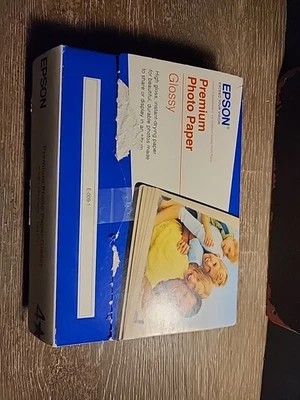 Epson S041727 Premium Photo Paper - 100 Sheets - Image 1 of 2