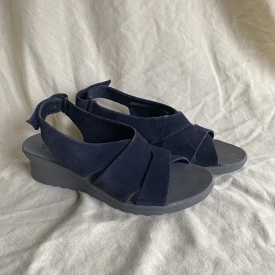 Sandalias de cuña Clarks Caddell brillantes 13288 correa al tobillo azul marino gris mujer 7M Foto 1 de 4