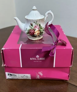 Royal Albert Old Country Roses Miniatura Cerámica Tetera Adorno Navidad NUEVO - Imagen 1 de 8