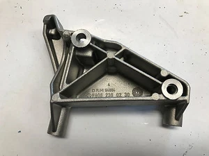 A6062360230 SUPPORTO POMPA SERVOSTERZO MERCEDES NEW OE - Foto 1 di 1