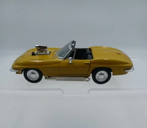 Classic Metal Works 1967 Chevy Corvette Roadster Gold Doe Cast 1:24 - Picture 1 of 8