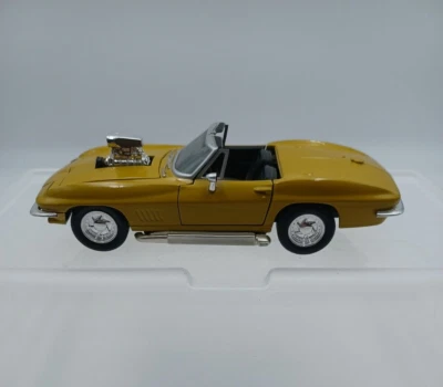 Classic Metal Works 1967 Chevy Corvette Roadster Gold Doe Cast 1:24 - Image 1 of 4