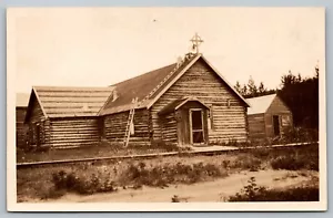 Cartolina Capanna di tronchi Chiesa Cavallo Bianco Yukon Territorio Canada RPPC foto reale - Foto 1 di 2