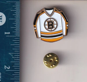 BOSTON BRUINS White Jersey METAL HAT LAPEL PIN NHL Hockey CARBO MALAYSIA 1996 - Picture 1 of 1