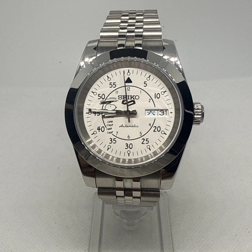 Seiko 5 Sports 55th Anniversary PEANUTS Snoopy Parachute Limited Edition - Image 1 of 4