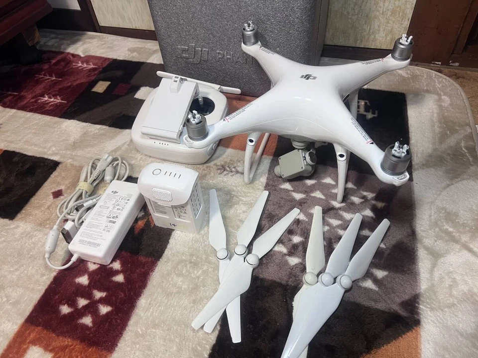 DJI phantom 4 pro Drone White W/case - Image 1 of 4