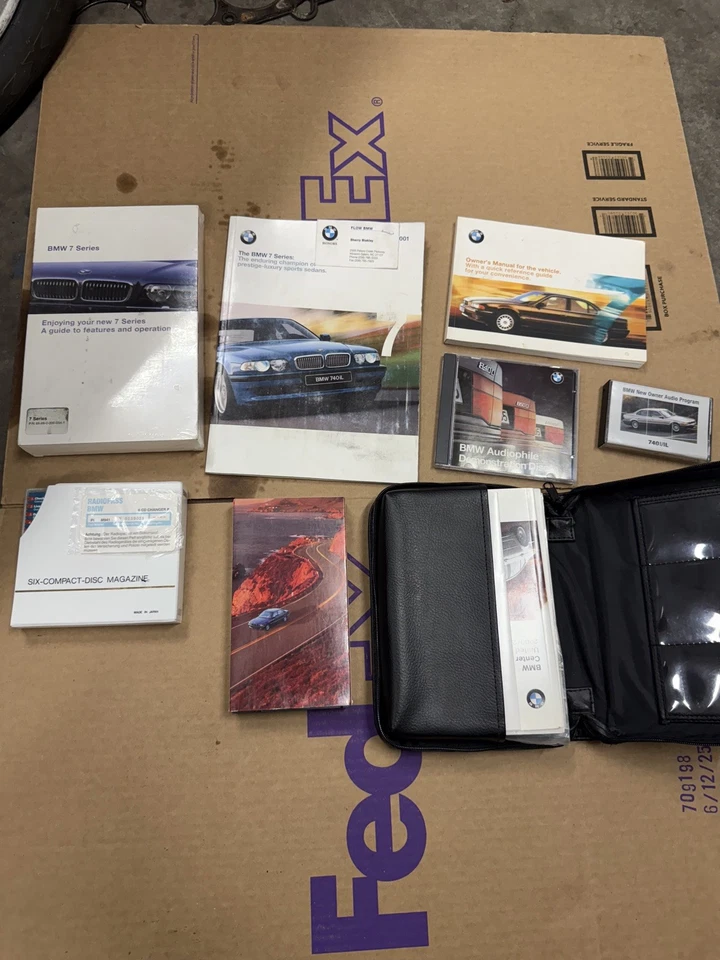 BMW E38 1999 2000 01 Manual del propietario Juego de libros y estuche/Completo 740i 740il 750il  Foto 1 de 4