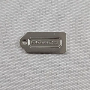 Coach Hangtag Bolso de Metal Tono Plateado Dije Llavero para Bolso Cartera 1.25” Etiqueta Colgante - Imagen 1 de 5