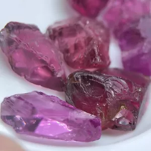 18.40 Ct Facet Quality Rough Rhodolite Garnet From Africa. Clarity Wise Clean. - Picture 1 of 8
