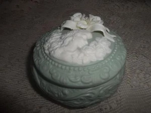 Vintage Sage Green & Ivory JasperWare Victorian Lady Bust 4-Ftd Vanity Jar Box - Picture 1 of 12